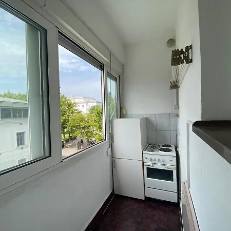 Heart Of The Big 1br On Independence Square