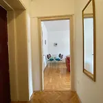 Heart Of The Big 1br On Independence Square