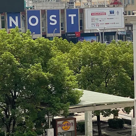 Heart Of The Big 1br On Independence Square بودغوريتْسا